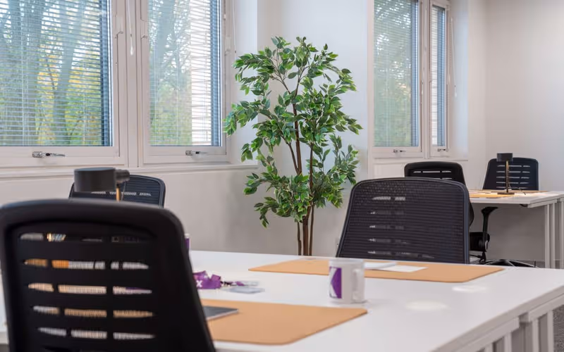 Capital Drive, Linford Wood, 123 DESKS Capital Drive, Linford Wood image 1
