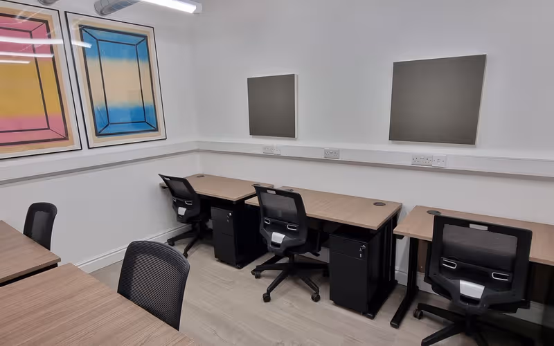 9-15 Elthorne Road, Archway, 30 DESKS 9-15 Elthorne Road, Archway image 1