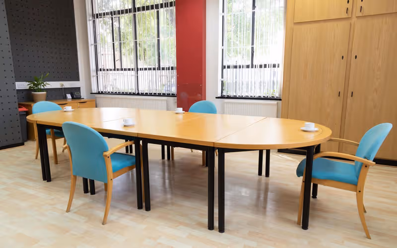 468 Church Lane, Kingsbury Green, 6 DESKS 468 Church Lane, Kingsbury Green image 1