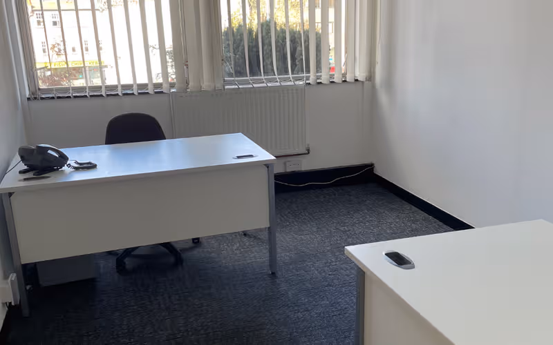 South Hill Avenue, South Harrow, 6 DESKS South Hill Avenue, South Harrow image 1
