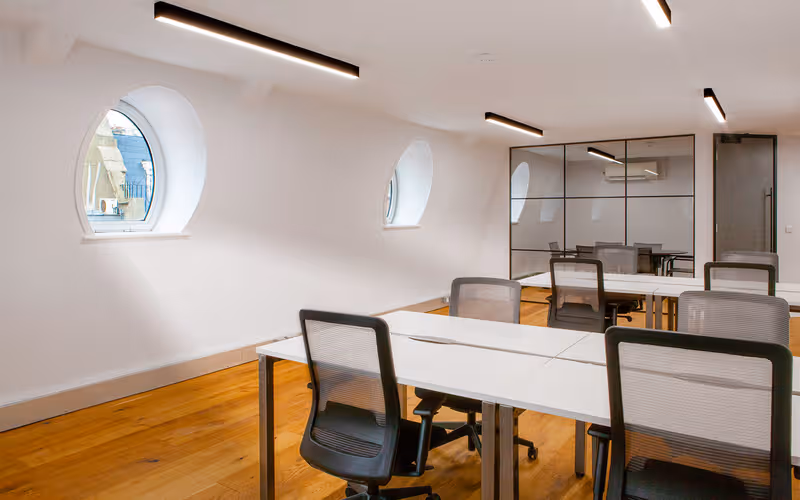 25 Gerrard Street, Greater London, 14 DESKS 25 Gerrard Street, Greater London image 1