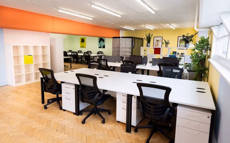 40 Bowling Green Lane, Greater London, 35 DESKS 40 Bowling Green Lane, Greater London image 1