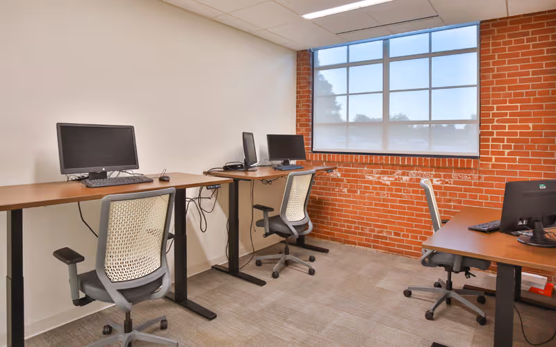 141 Traction St, Greenville, 16 DESKS 141 Traction St, Greenville image 1