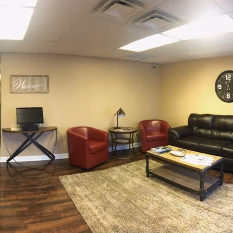 204 S Main St, Nixa - Image 1