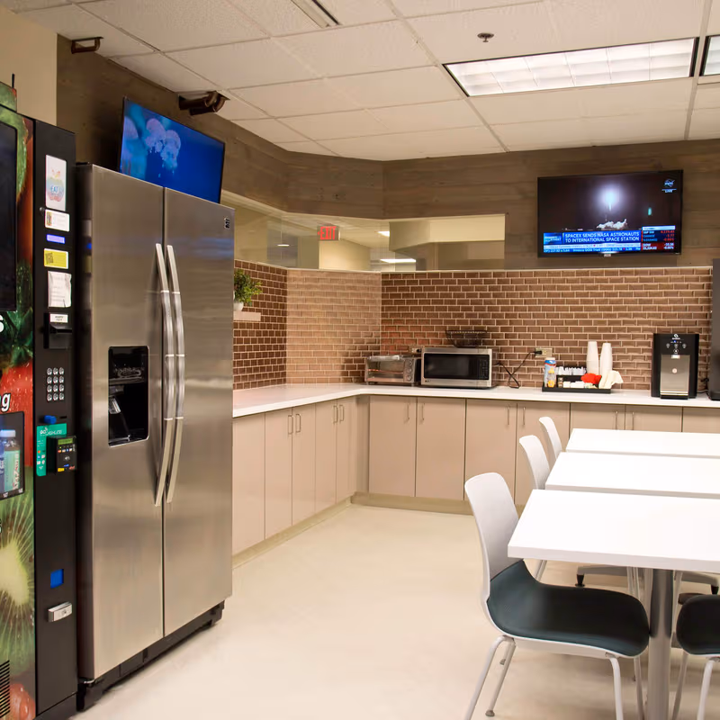 101 Lindenwood Dr, Malvern - Image 13