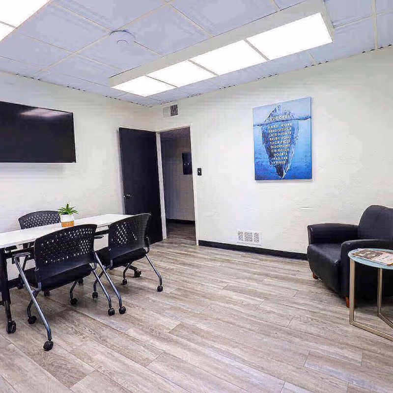 157 S K St, Tulare - Image 2