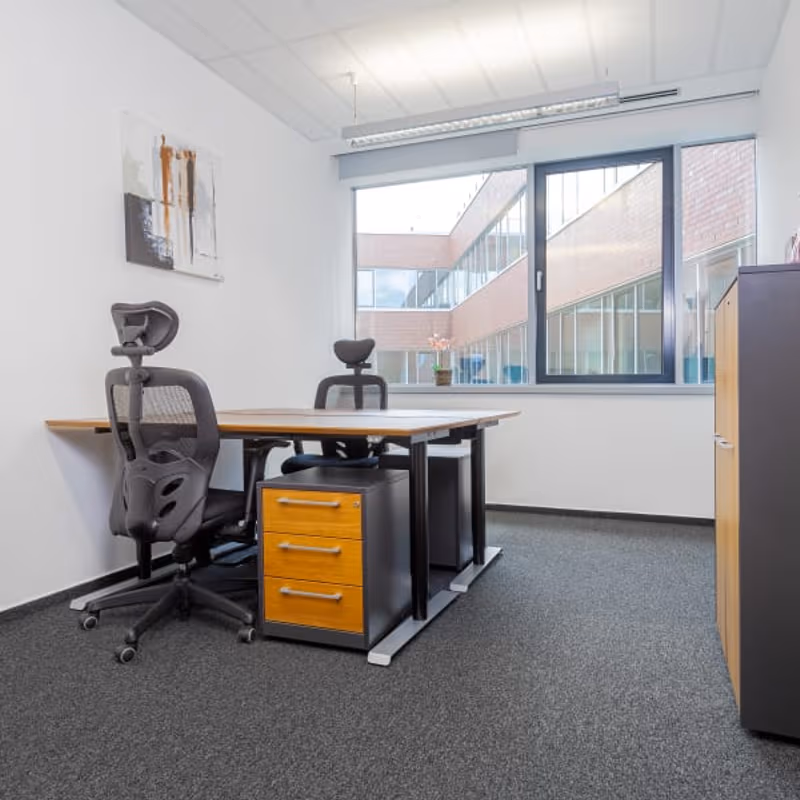 Oktober Huszonharmadika U 8-10, Budapest - Image 3