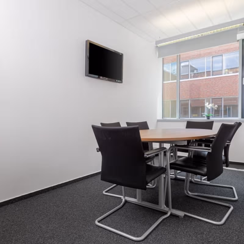 Oktober Huszonharmadika U 8-10, Budapest - Image 6