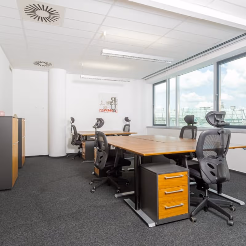 Oktober Huszonharmadika U 8-10, Budapest - Image 2