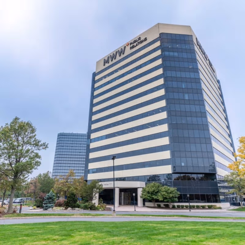 1 Meadowlands Plaza, East Rutherford - Image 9