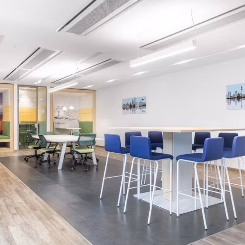 Soroksari Ut 44, Budapest - Image 4