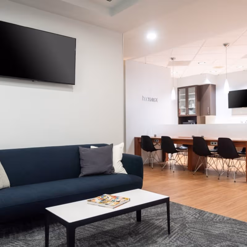 5 Centerpointe Drive, Lake Oswego - Image 3