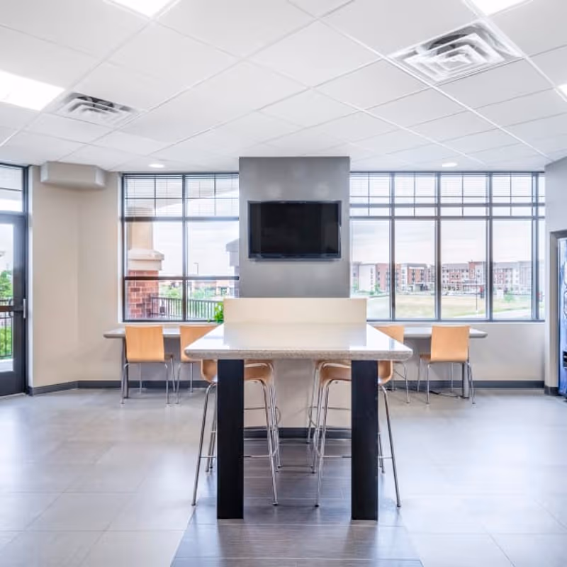 11670 Fountains Drive, Maple Grove - Image 9