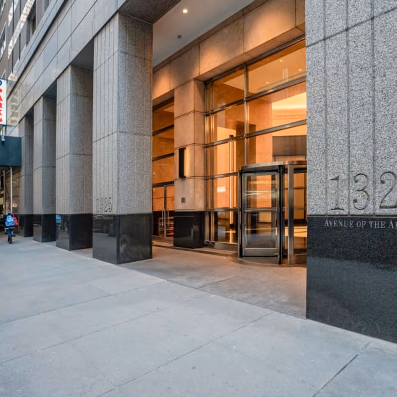 1325 Avenue Of The Americas, New York - Image 9