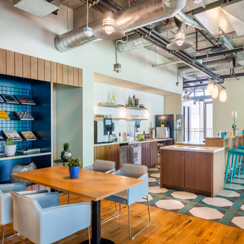 925 North La Brea Ave, Los Angeles - Image 9