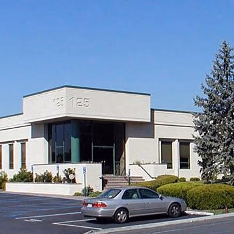 125 Michael Drive, Syosset - Image 11