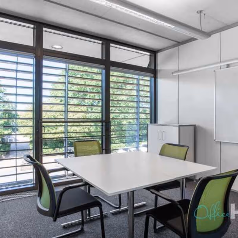 110 Butterfield, Great Marlings - Image 1