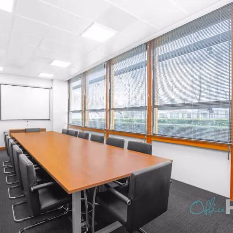 6-9 The Square, Uxbridge - Image 3