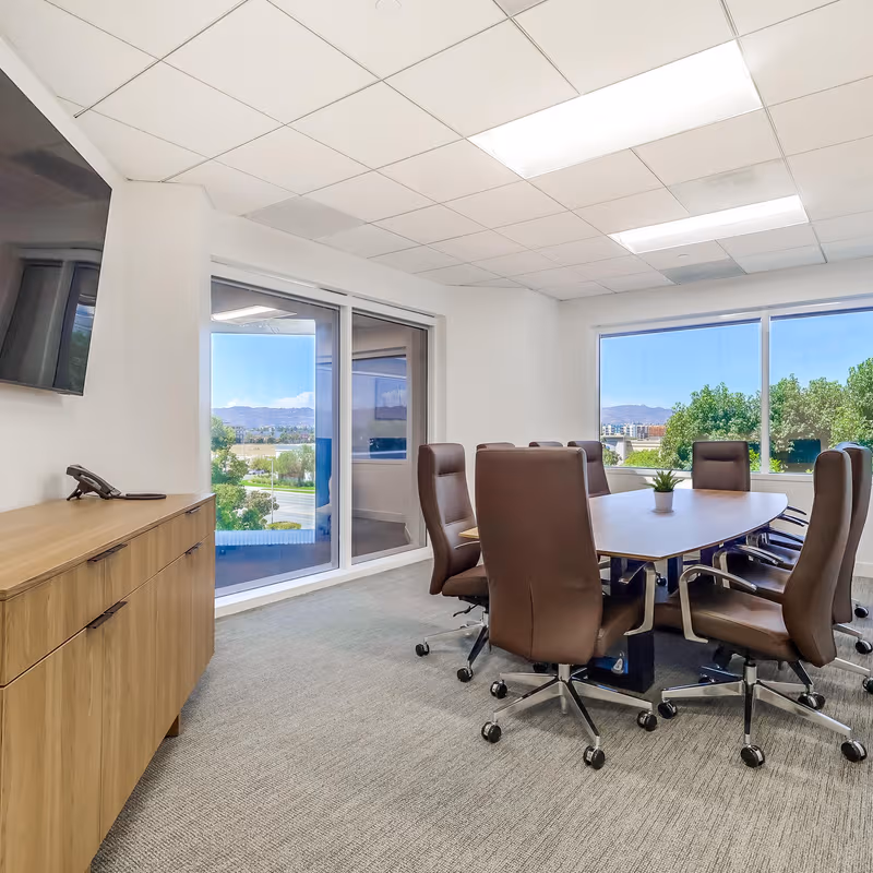 21300 Victory Boulevard, Woodland Hills - Image 10