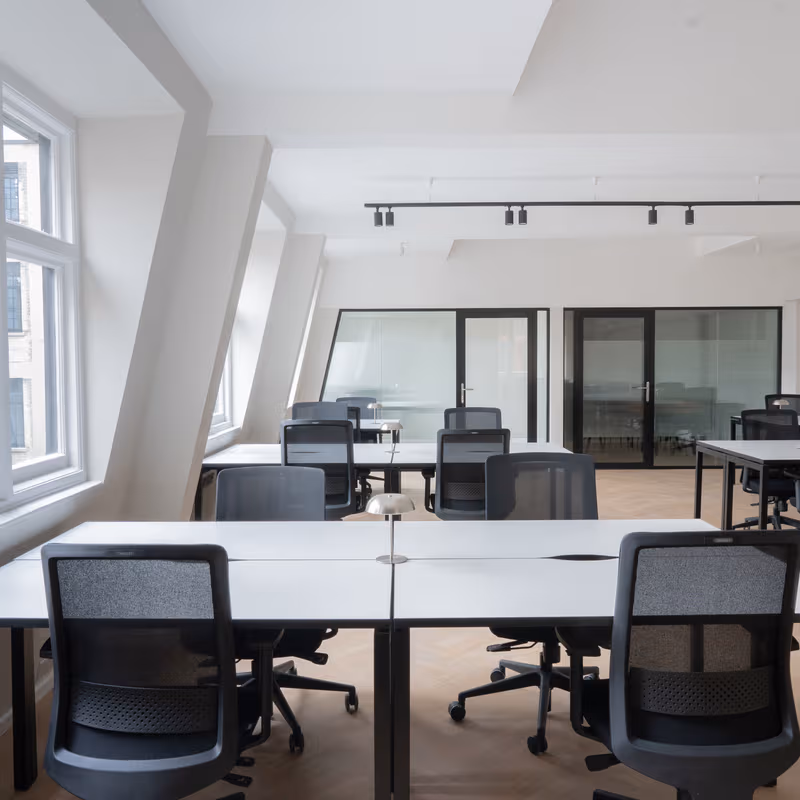 17 St Anne's Ct, London - Image 3