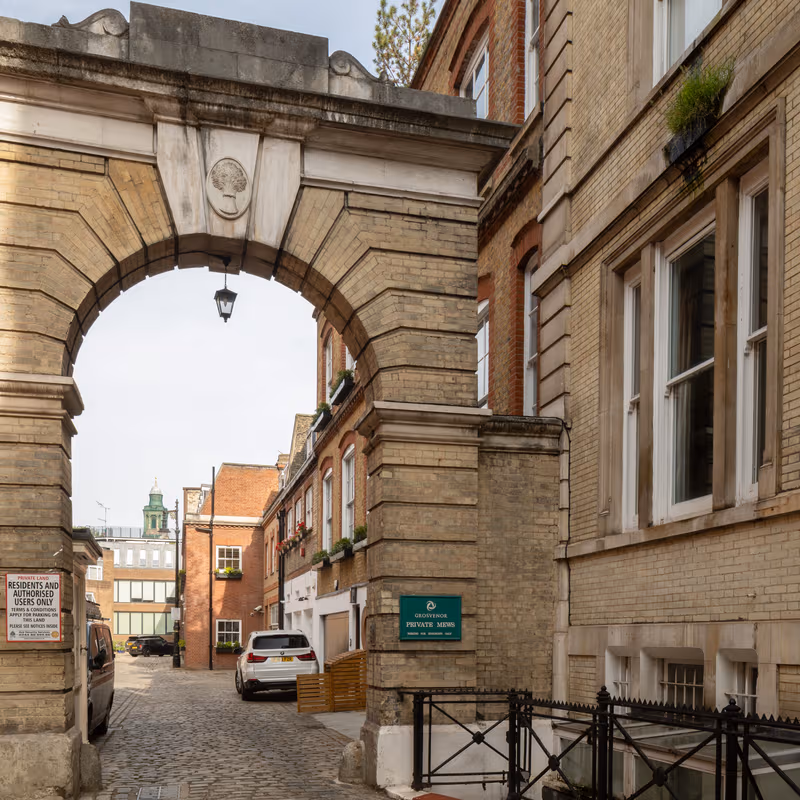 22 Grosvenor Gardens Mews, London - Image 4