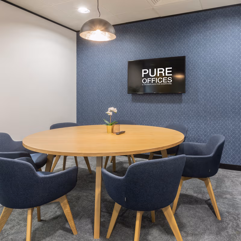 Abbey Square, Reading - Image 5