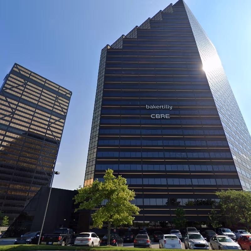 2000 Town Center, Southfield - Image 9