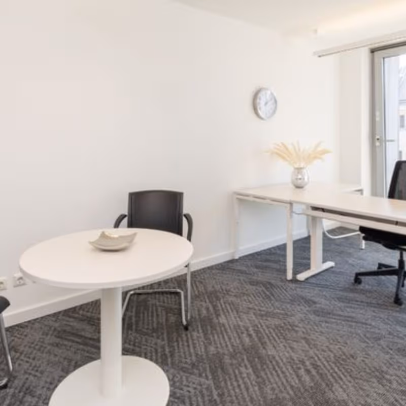 1037-1045 Elm Street, Manchester - Image 2