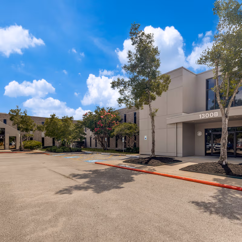 1300 Bay Area Boulevard, Houston - Image 3