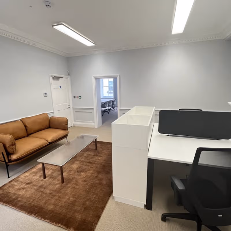 17 Albemarle St, London - Image 3