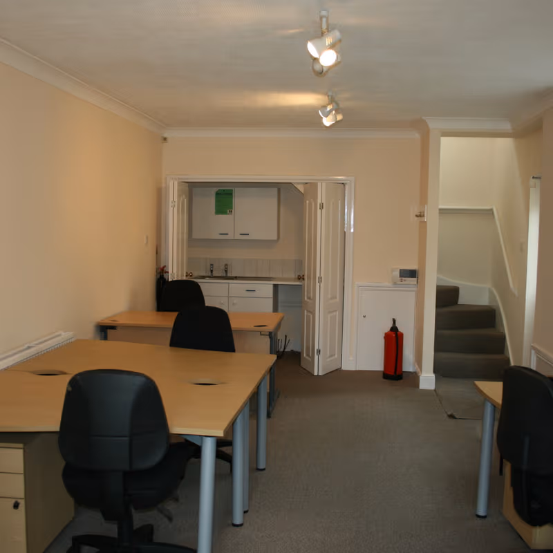 4 Tongham Road, Farnham - Image 3