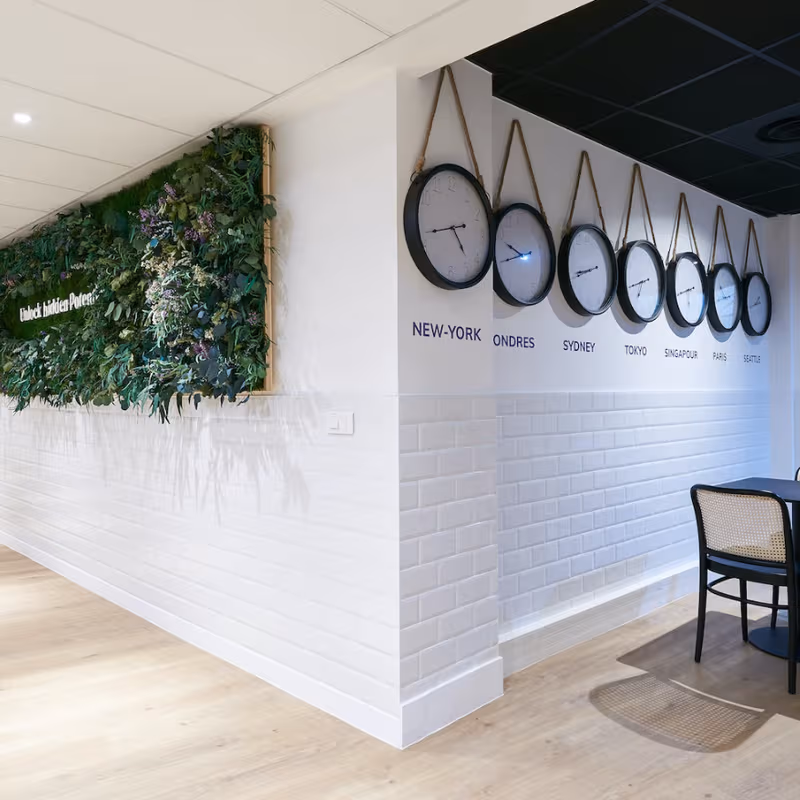 12 Rue D'amsterdam, Paris - Image 2