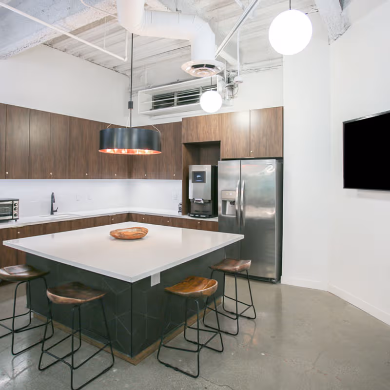 21550 West Oxnard Street, Woodland Hills - Image 9