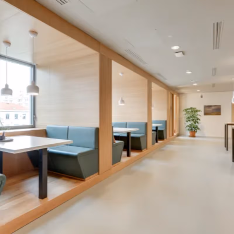 544 Lakeview Parkway, Vernon Hills - Image 2