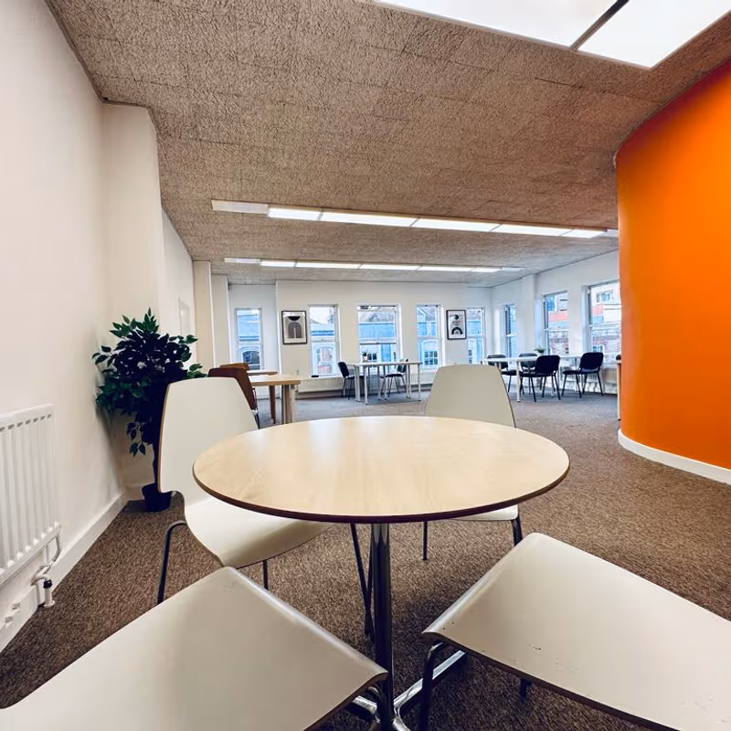 69 High Street, Berkshire - Image 4