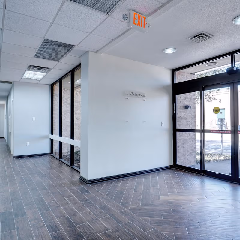 425 Westpark Wy, Euless - Image 2