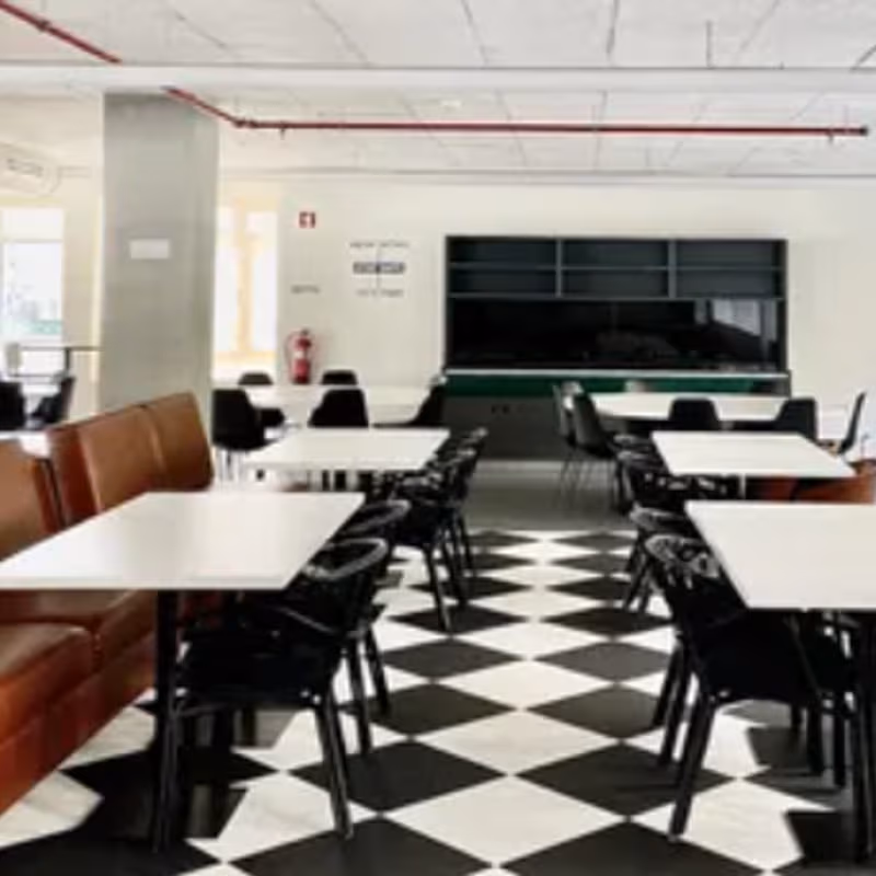 98 Avenida 24 De Julho, Lisboa - Image 2