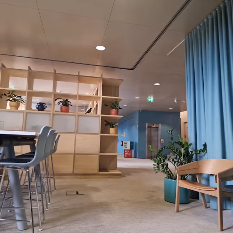 98 Avenida 24 De Julho, Lisboa - Image 3