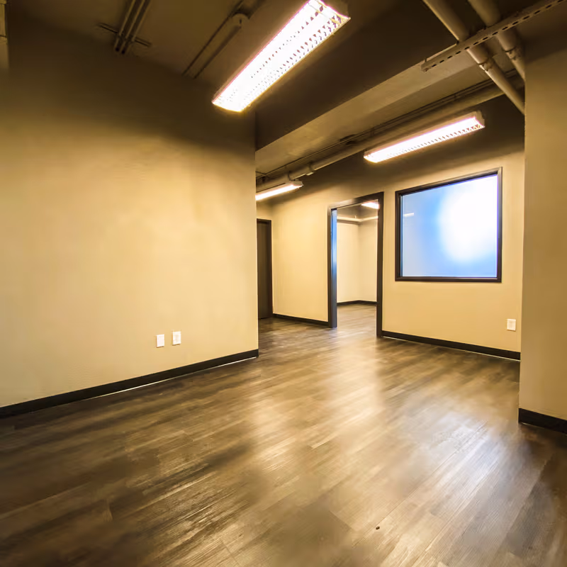 100 W Oak Street, Denton - Image 1
