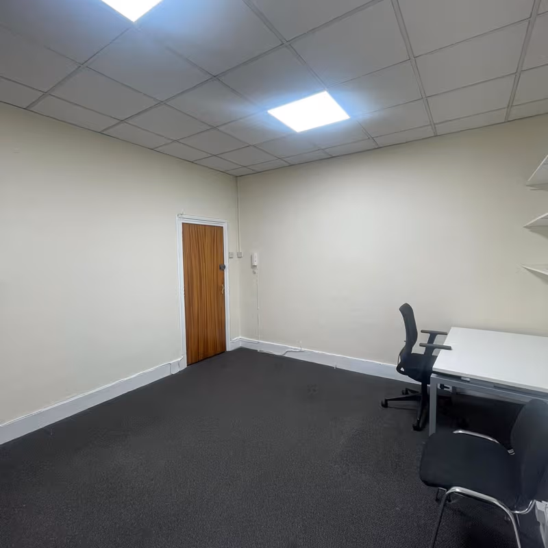 8 Gainsborough Road, Bushwood - Image 1