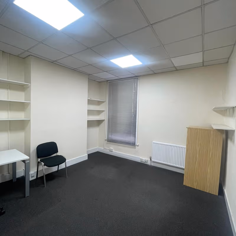 8 Gainsborough Road, Bushwood - Image 4