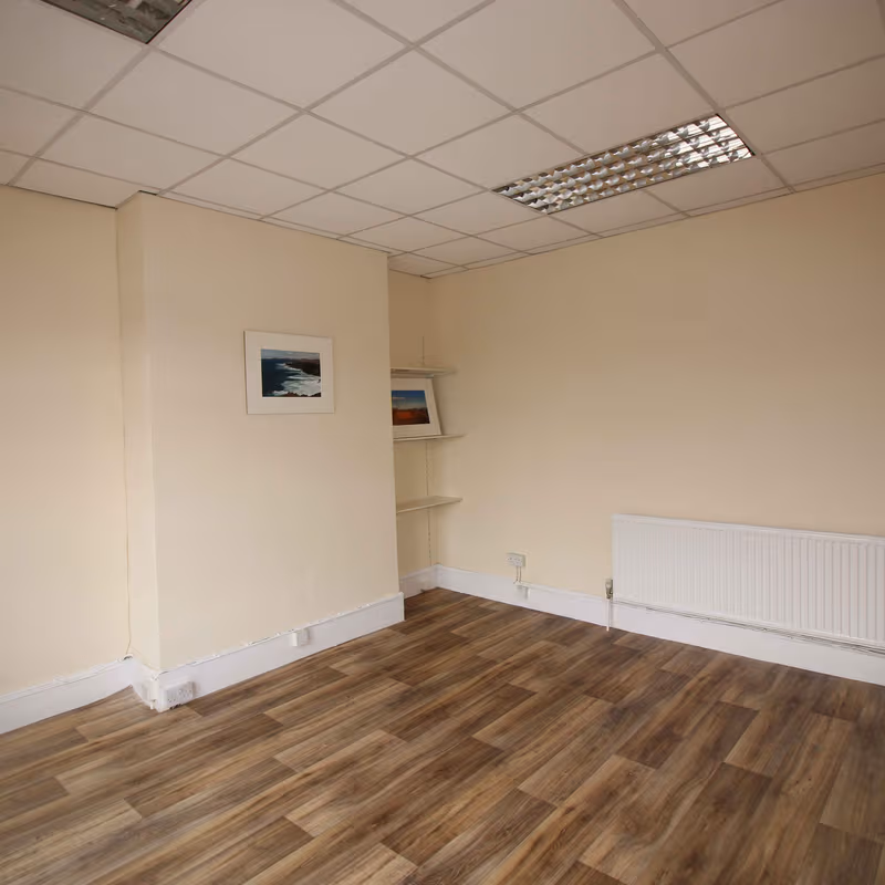 8 Gainsborough Road, Bushwood - Image 3