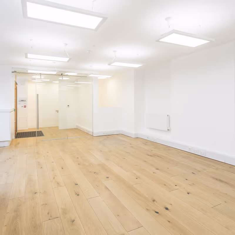 Emerald Street, London - Image 11