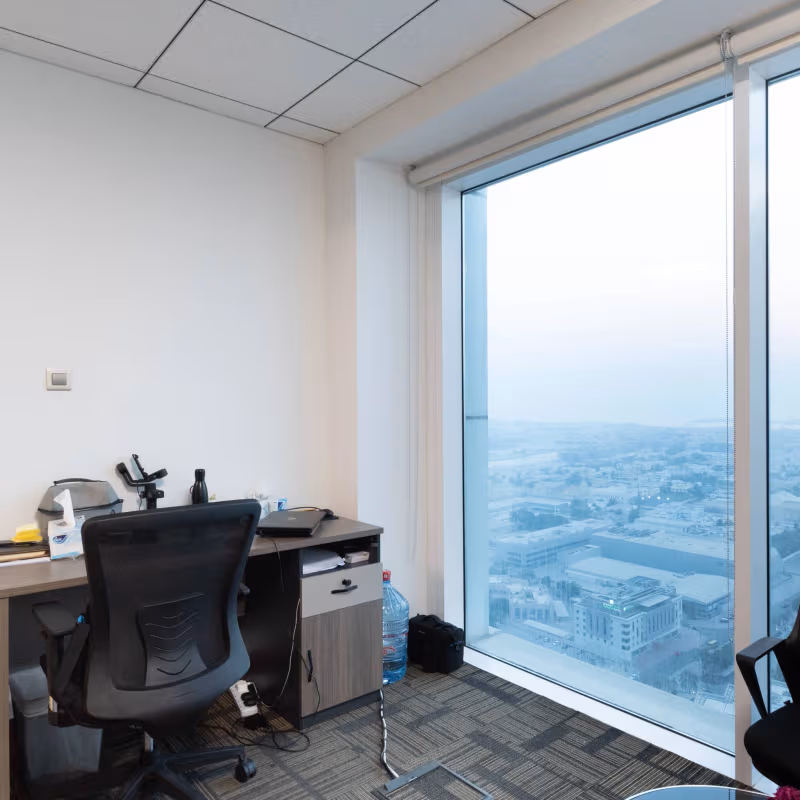 Single Business Tower - Business Bay, Dubai - Image 5