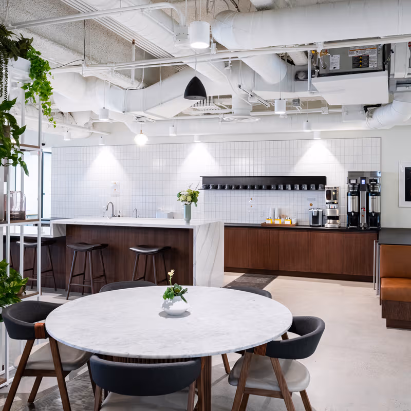 444 South Flower Street, Los Angeles - Image 1