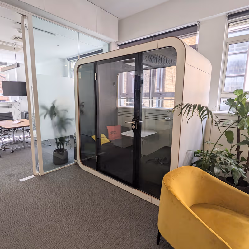 11 Hills Place, Greater London - Image 5