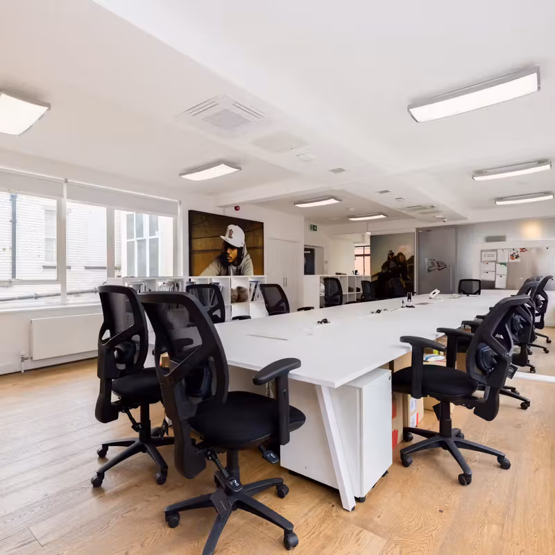 41-42 Eastcastle Street, Greater London - Image 7