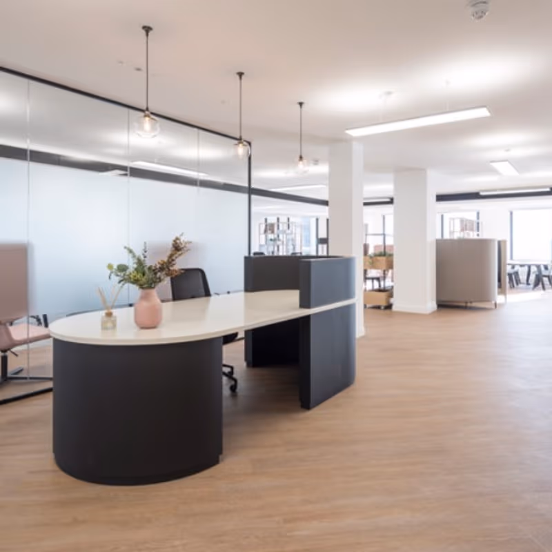 10-15 Queen S, London - Image 5