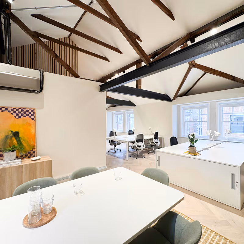34-35 Eastcastle St, London - Image 6