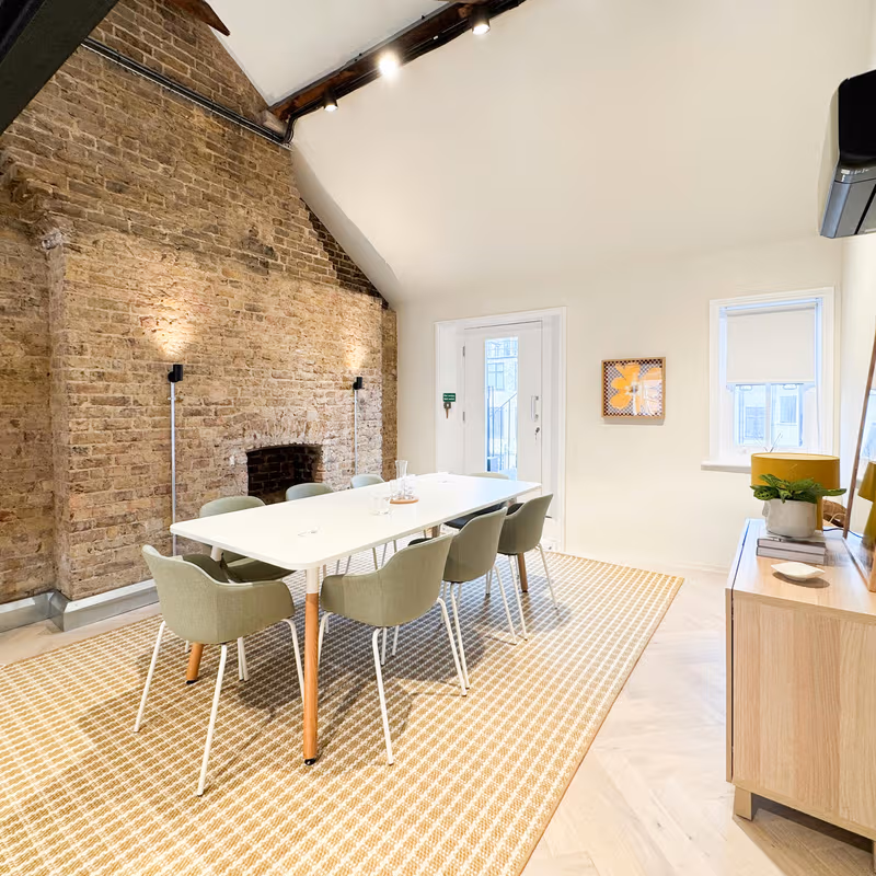 34-35 Eastcastle St, London - Image 2